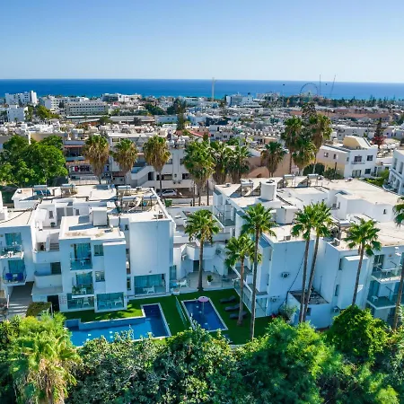 Small Family Apartment With Balcony And Communal Pool In Ayia Napa All Yours شقة *